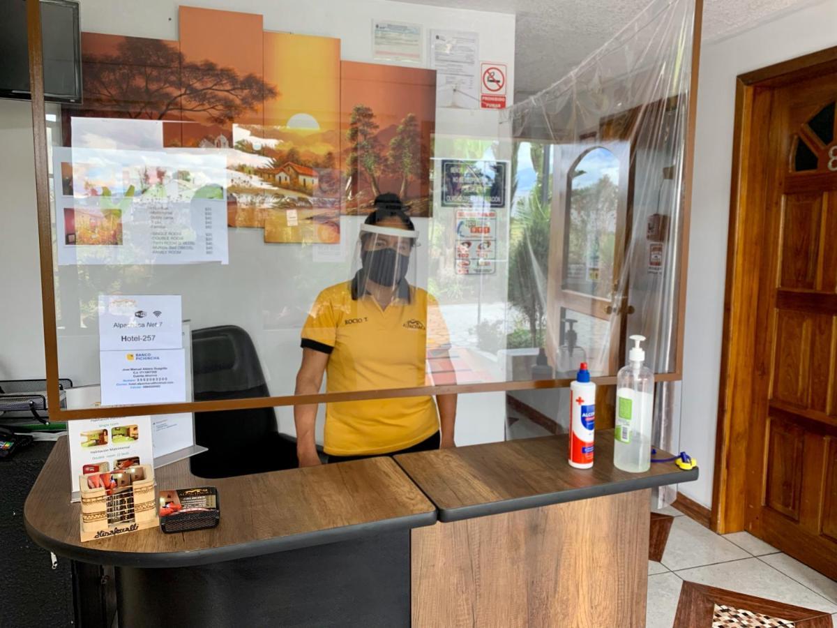 基多机场阿尔巴沙卡酒店 塔巴贝拉 外观 照片